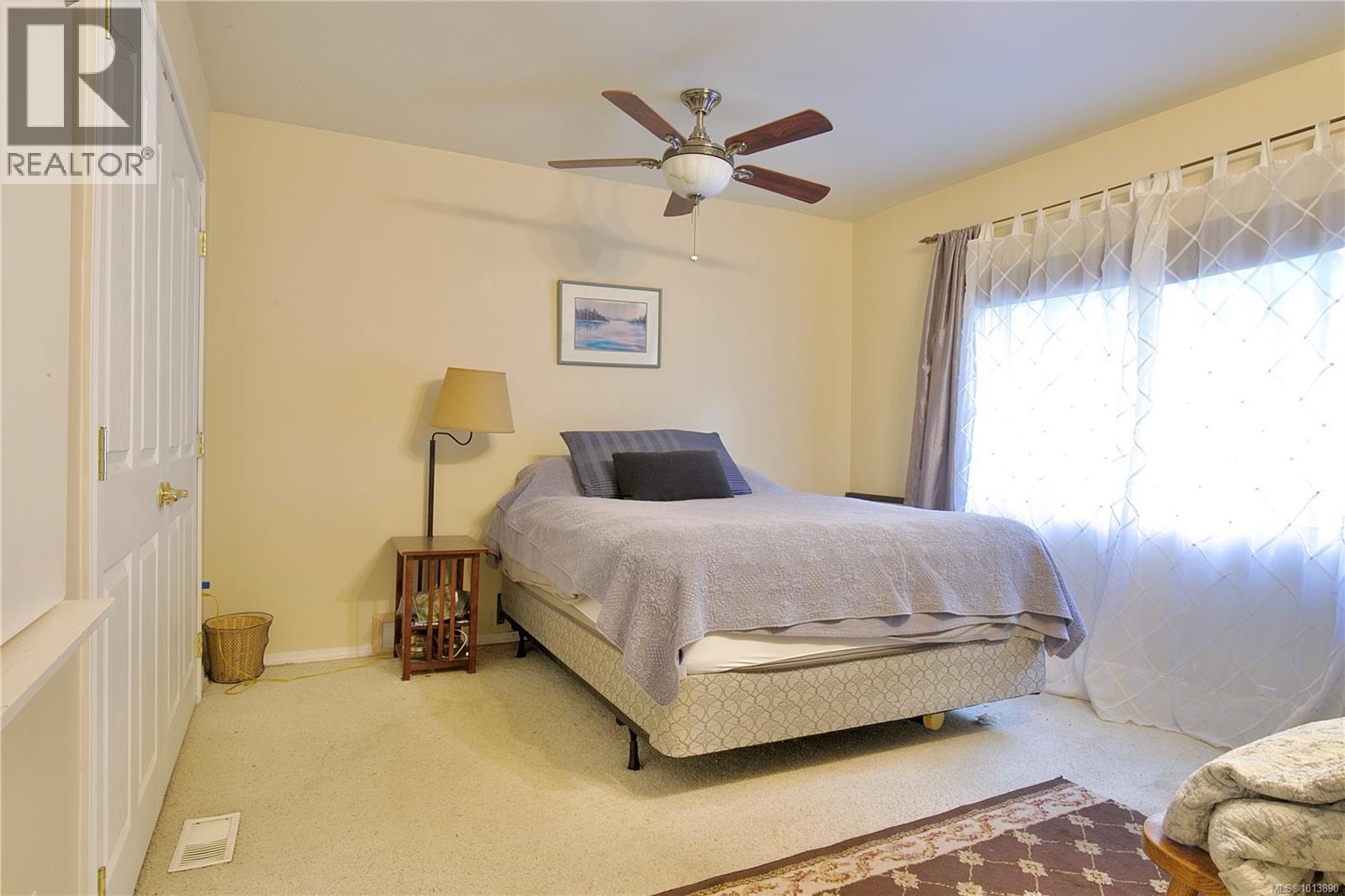 100 Boundary Rd, Lake Cowichan