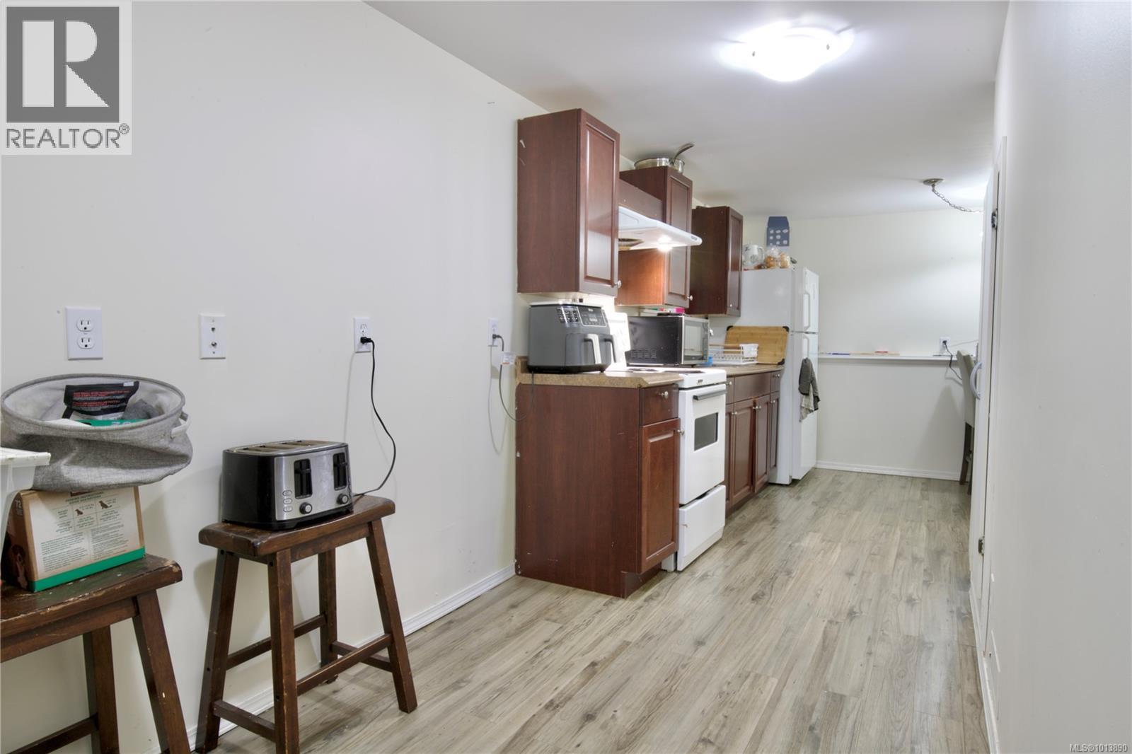 100 Boundary Rd, Lake Cowichan
