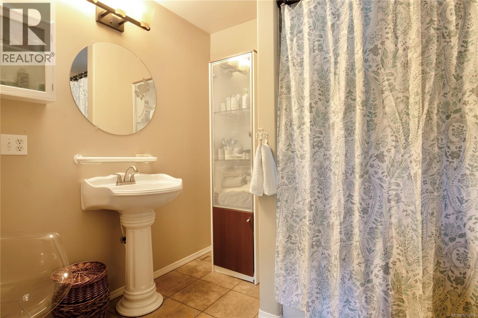 100 Boundary Rd, Lake Cowichan