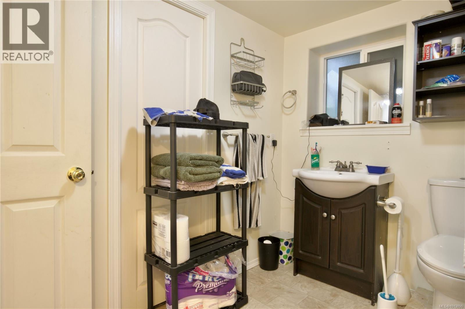 100 Boundary Rd, Lake Cowichan