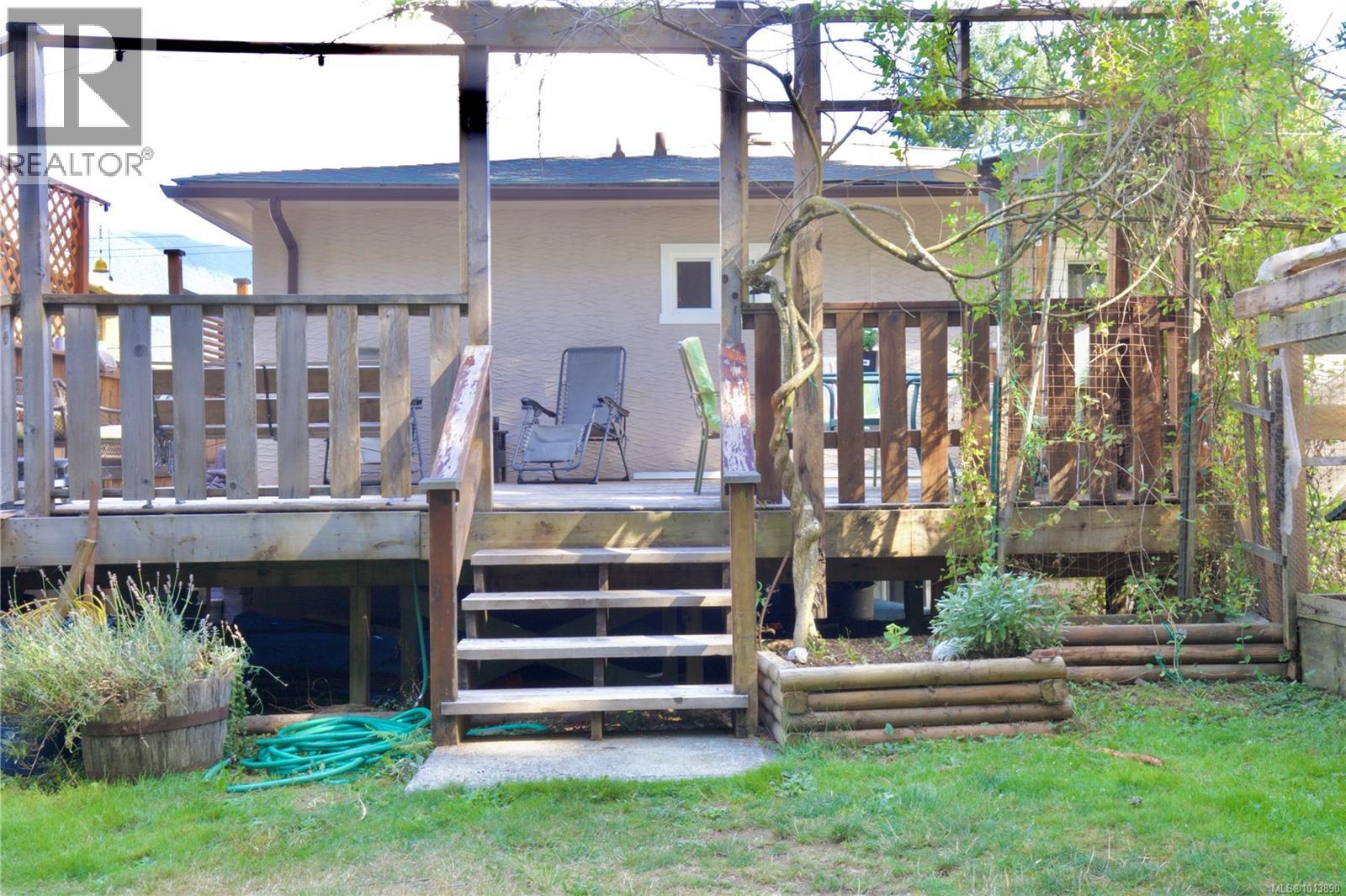 100 Boundary Rd, Lake Cowichan