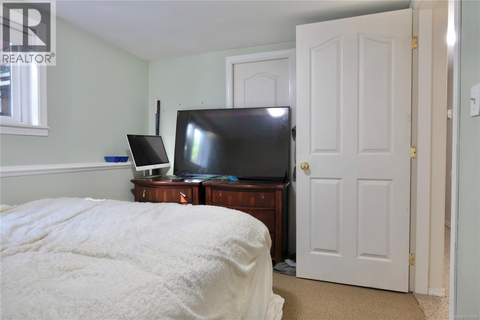 100 Boundary Rd, Lake Cowichan
