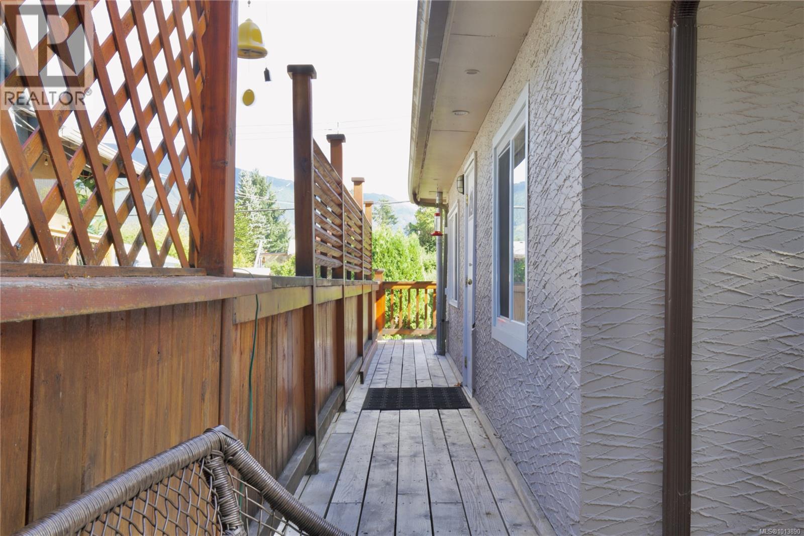 100 Boundary Rd, Lake Cowichan