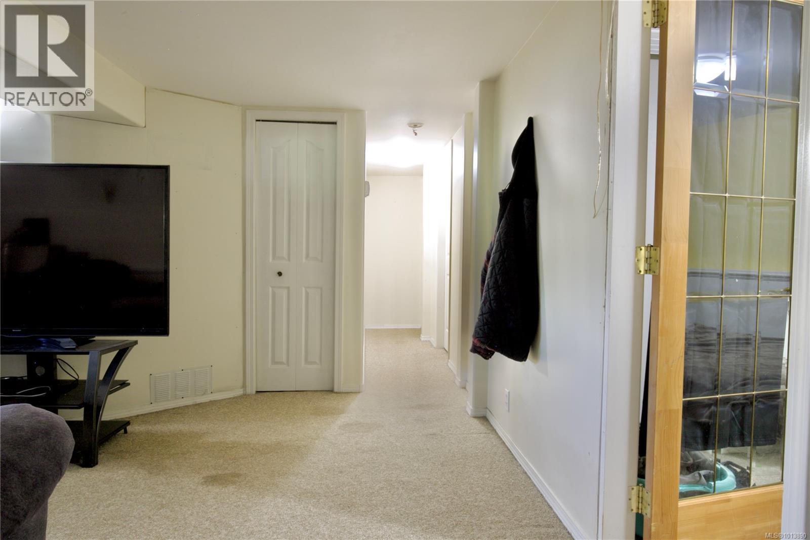 100 Boundary Rd, Lake Cowichan