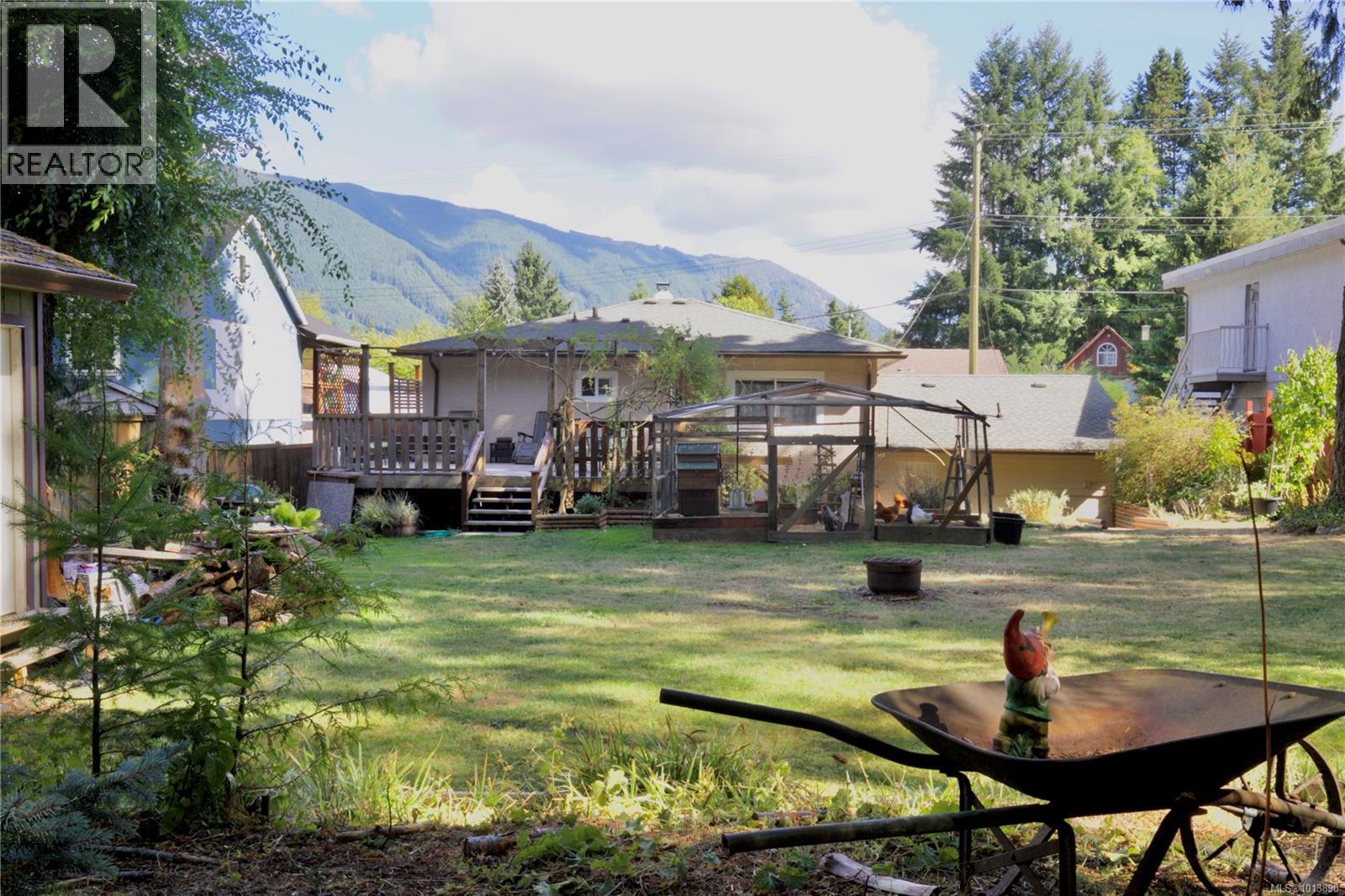 100 Boundary Rd, Lake Cowichan