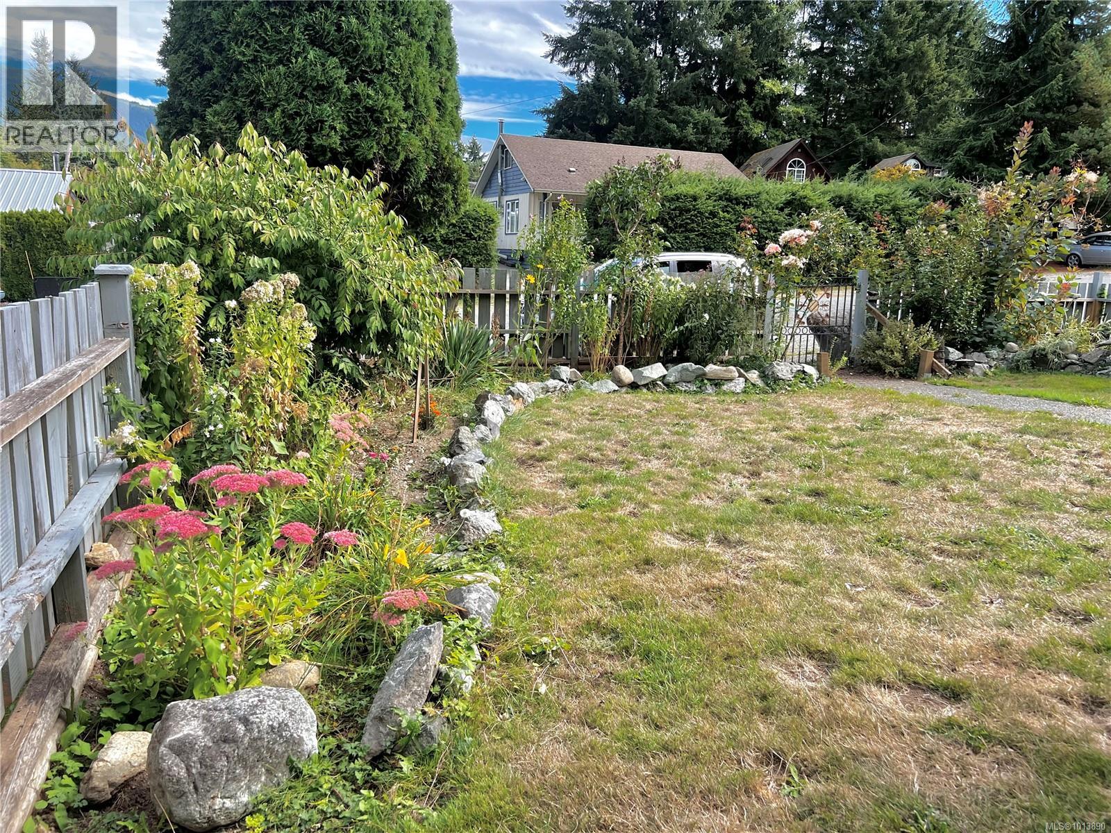 100 Boundary Rd, Lake Cowichan
