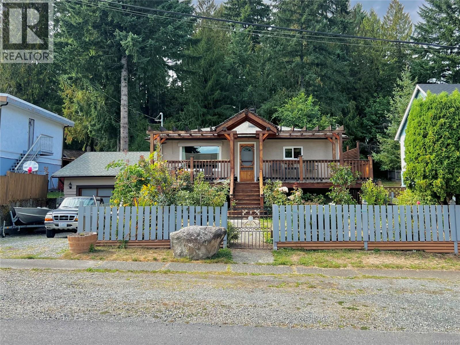 100 Boundary Rd, Lake Cowichan