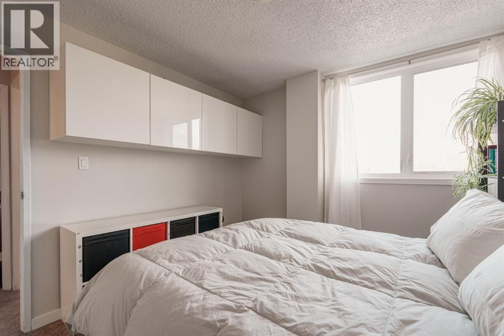Single Family House for Sale in    Avenue NE Crescent Heights Calgary 