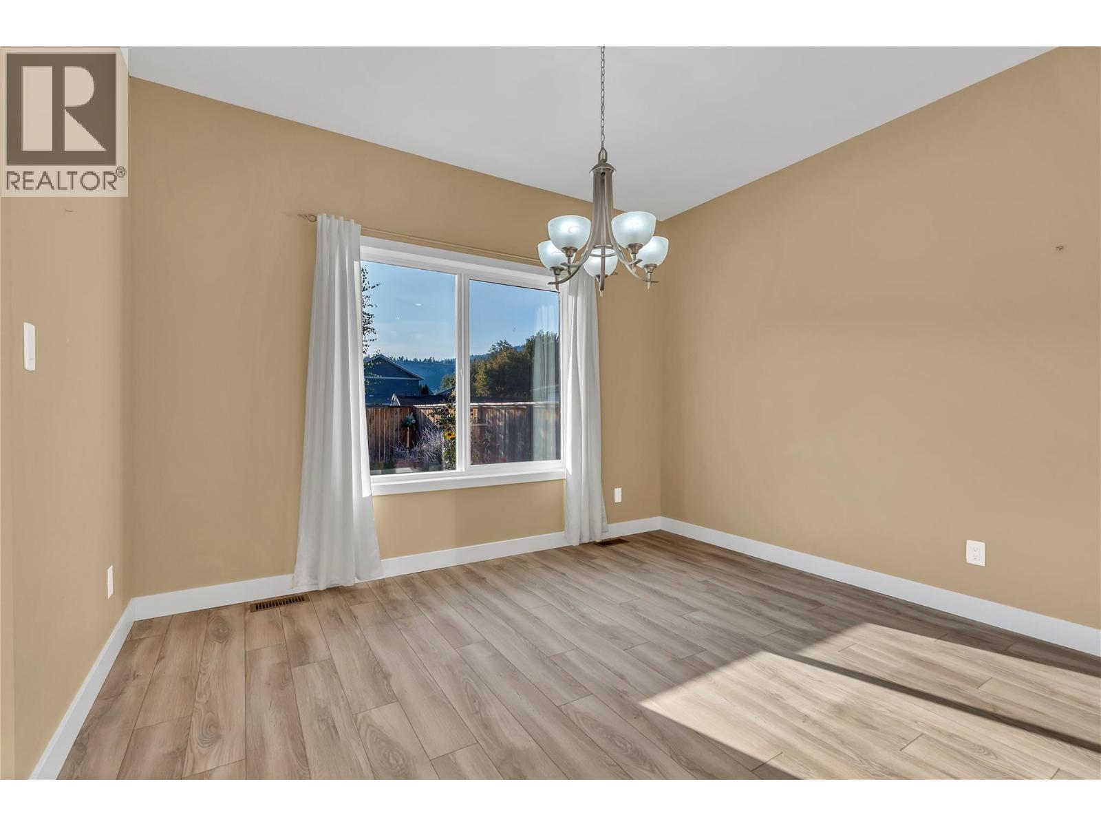  11418 Adams Avenue, Summerland