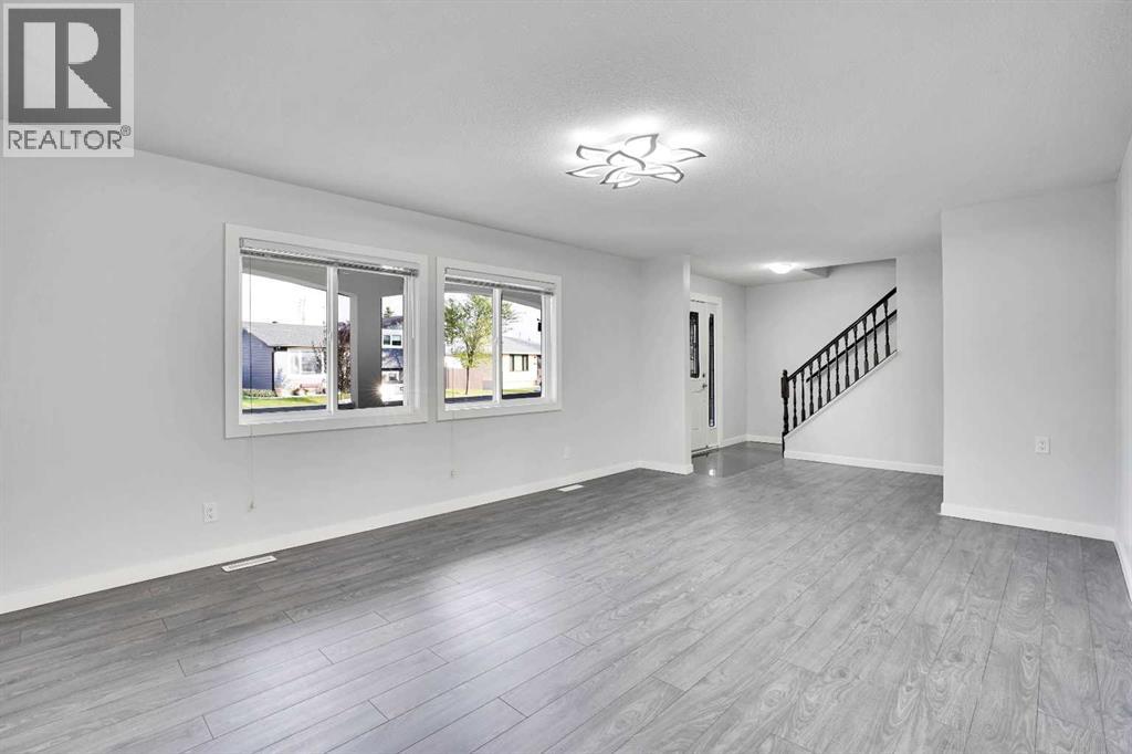 Single Family House for Sale in  huntridge Hill NE Huntington Hills Calgary 