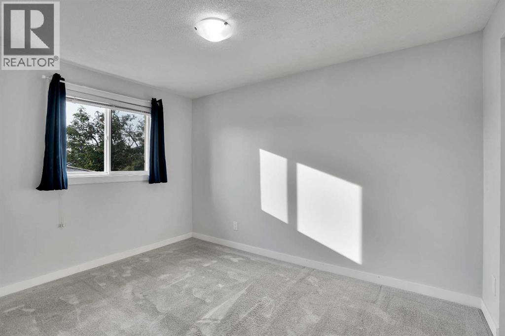 Single Family House for Sale in  huntridge Hill NE Huntington Hills Calgary 