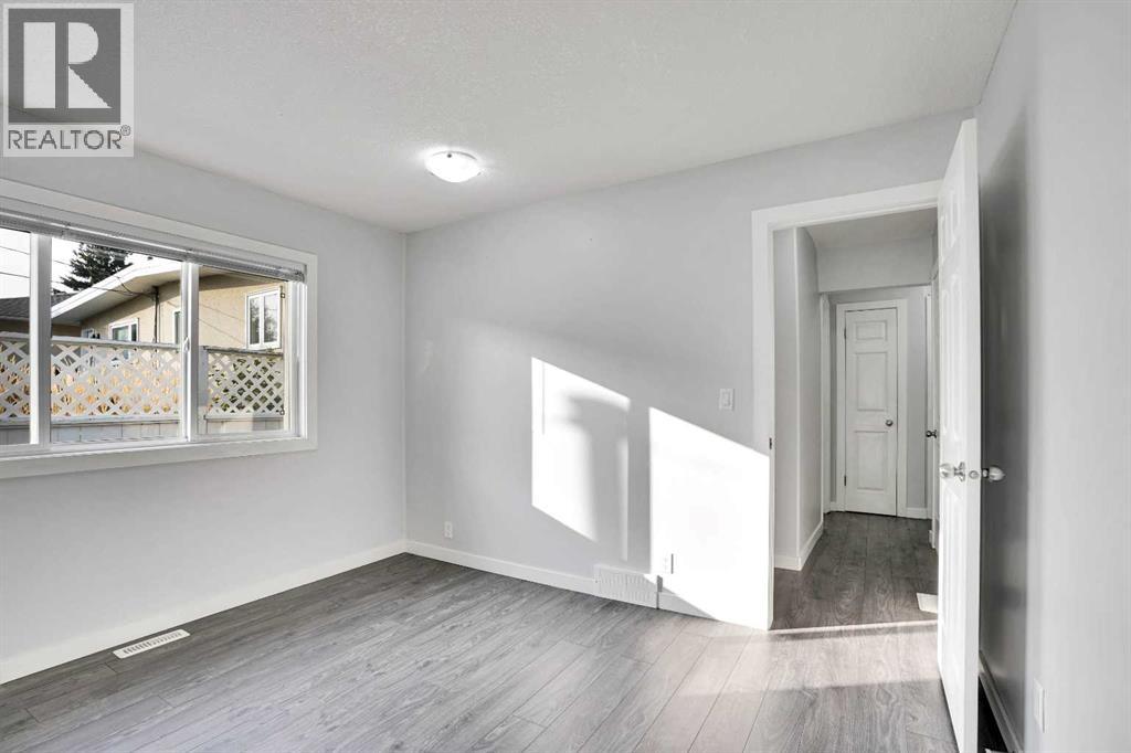Single Family House for Sale in  huntridge Hill NE Huntington Hills Calgary 