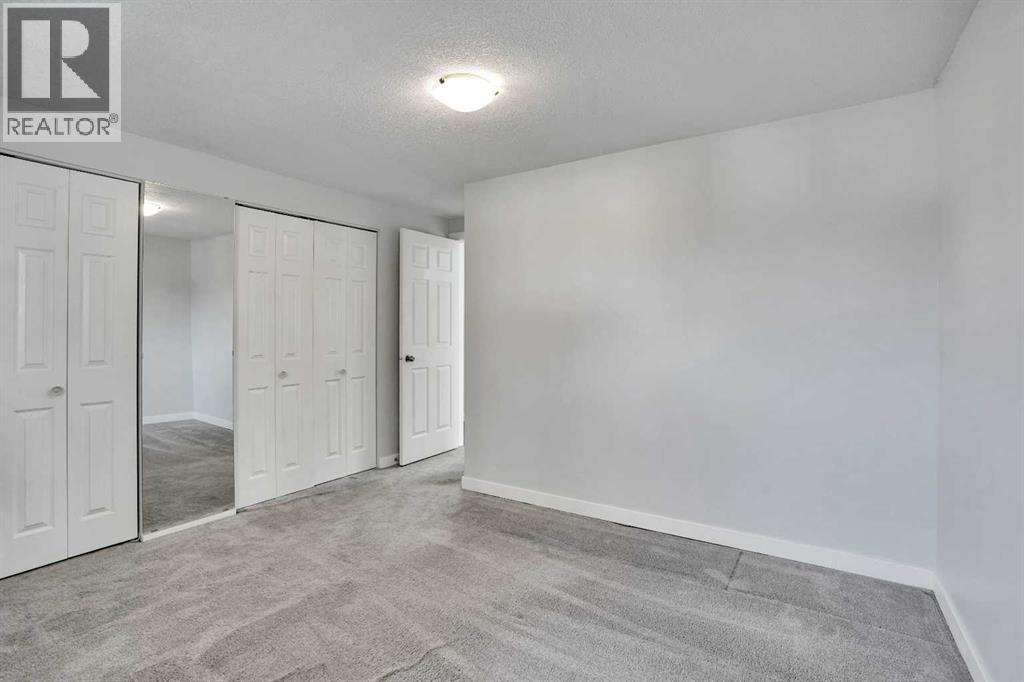Single Family House for Sale in  huntridge Hill NE Huntington Hills Calgary 