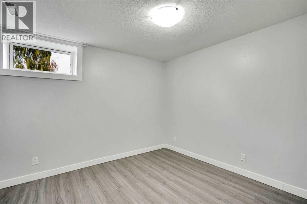 Single Family House for Sale in  huntridge Hill NE Huntington Hills Calgary 