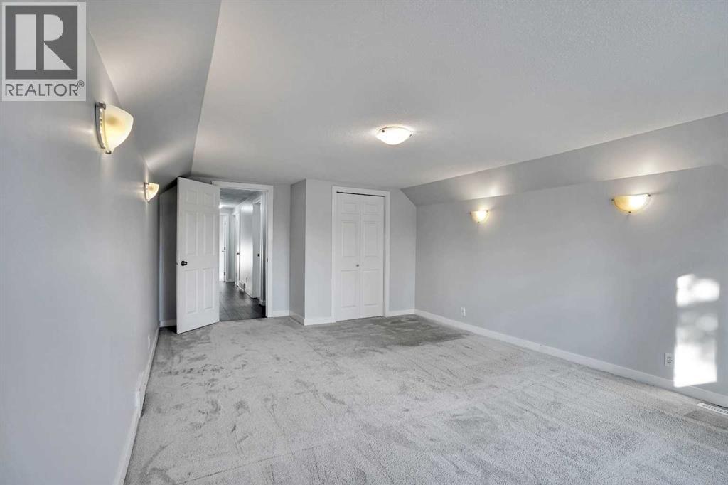 Single Family House for Sale in  huntridge Hill NE Huntington Hills Calgary 