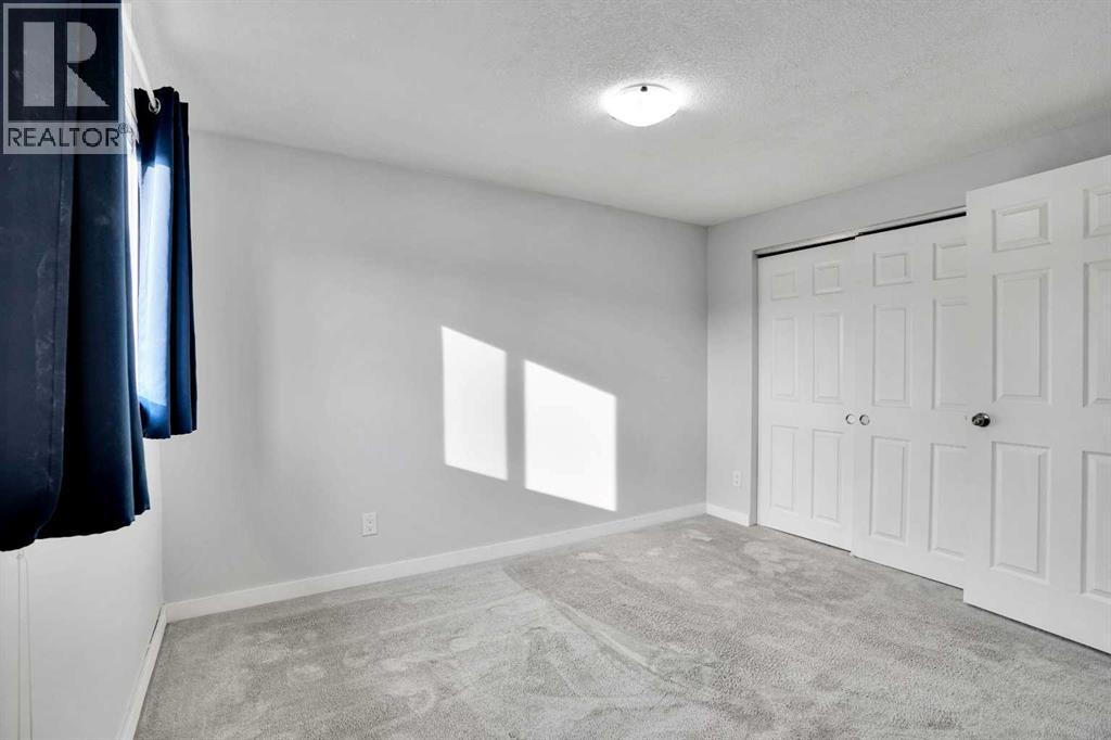 Single Family House for Sale in  huntridge Hill NE Huntington Hills Calgary 