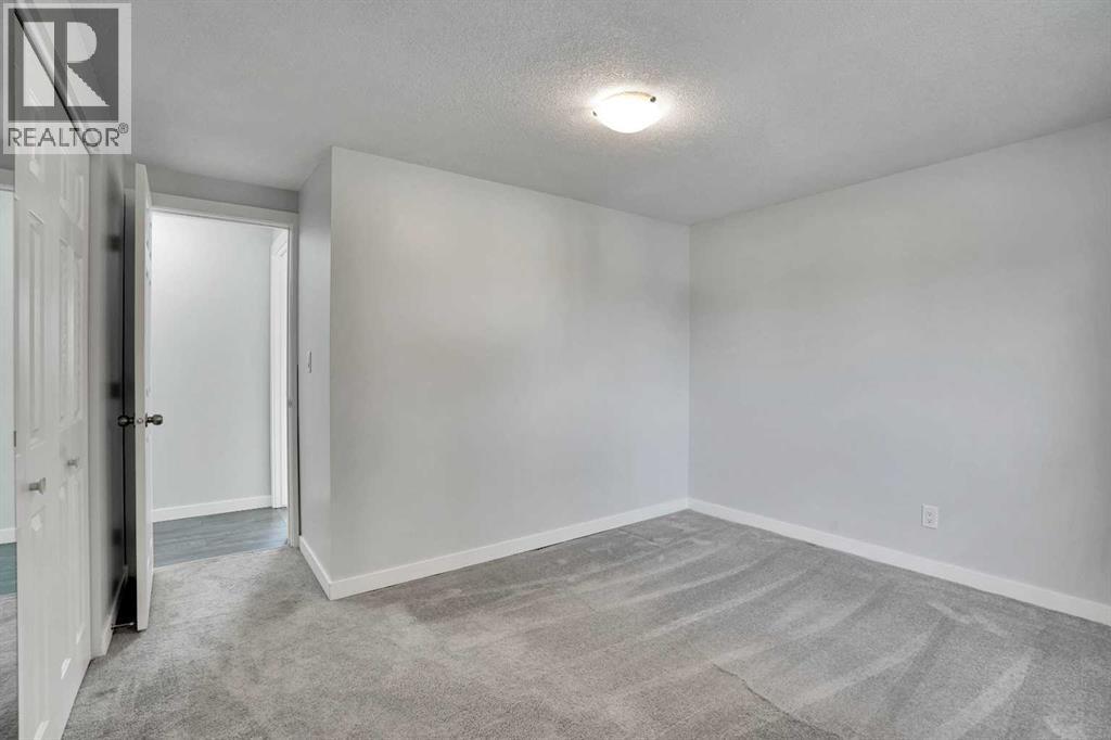 Single Family House for Sale in  huntridge Hill NE Huntington Hills Calgary 