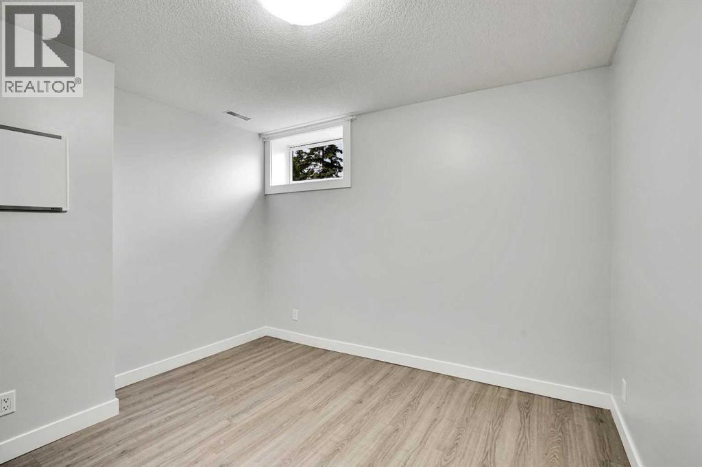 Single Family House for Sale in  huntridge Hill NE Huntington Hills Calgary 