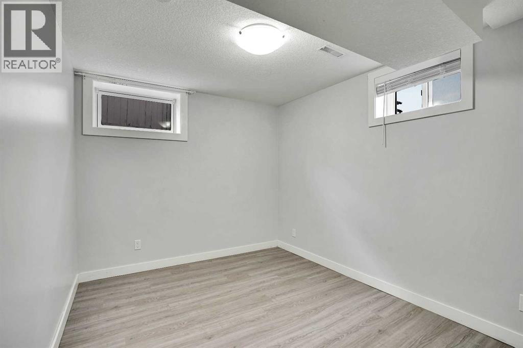 Single Family House for Sale in  huntridge Hill NE Huntington Hills Calgary 