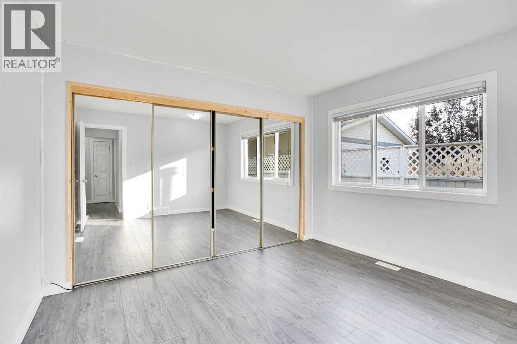 Single Family House for Sale in  huntridge Hill NE Huntington Hills Calgary 