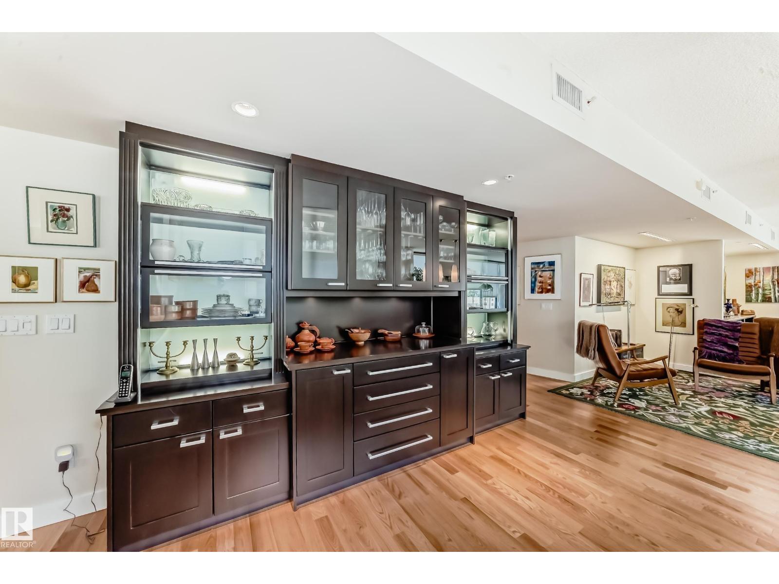 #404 10028 119 ST NW, Edmonton