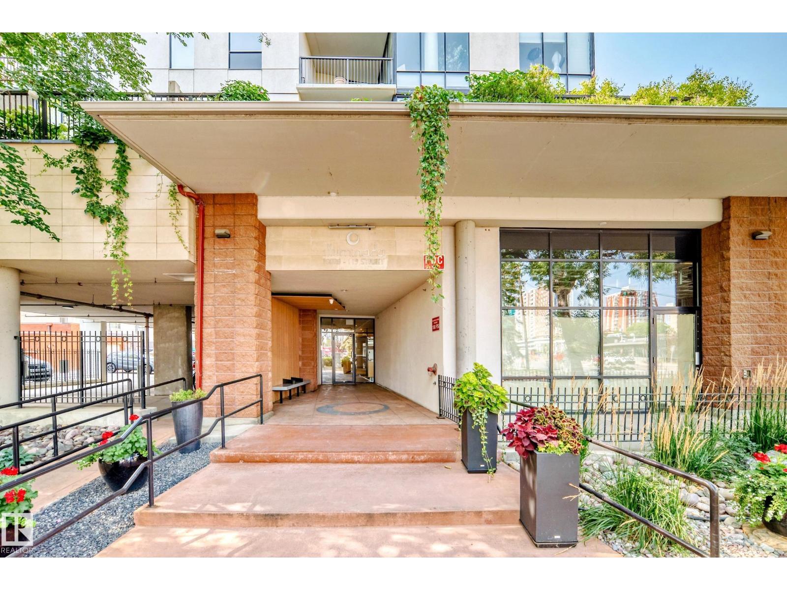 #404 10028 119 ST NW, Edmonton