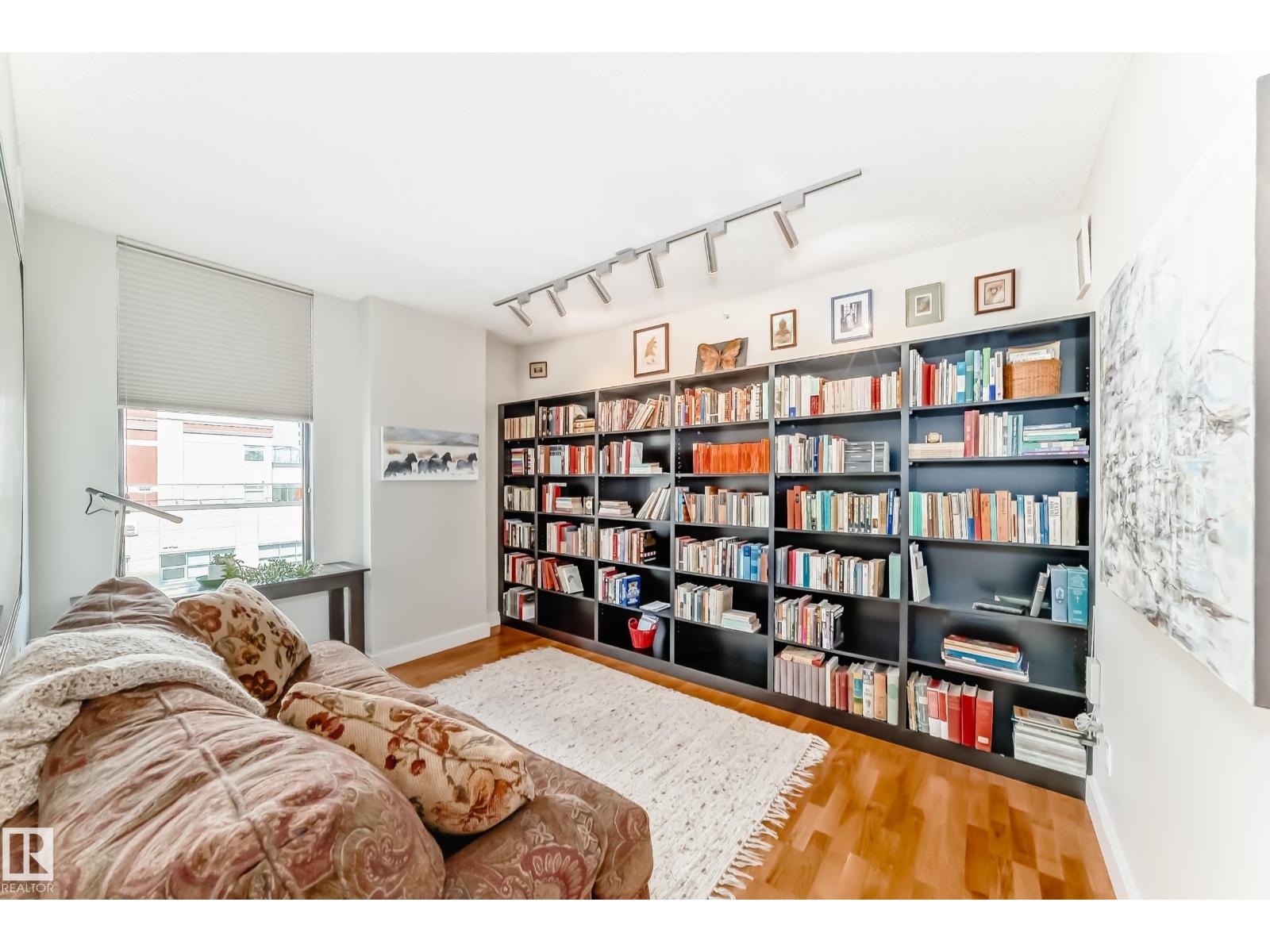 #404 10028 119 ST NW, Edmonton