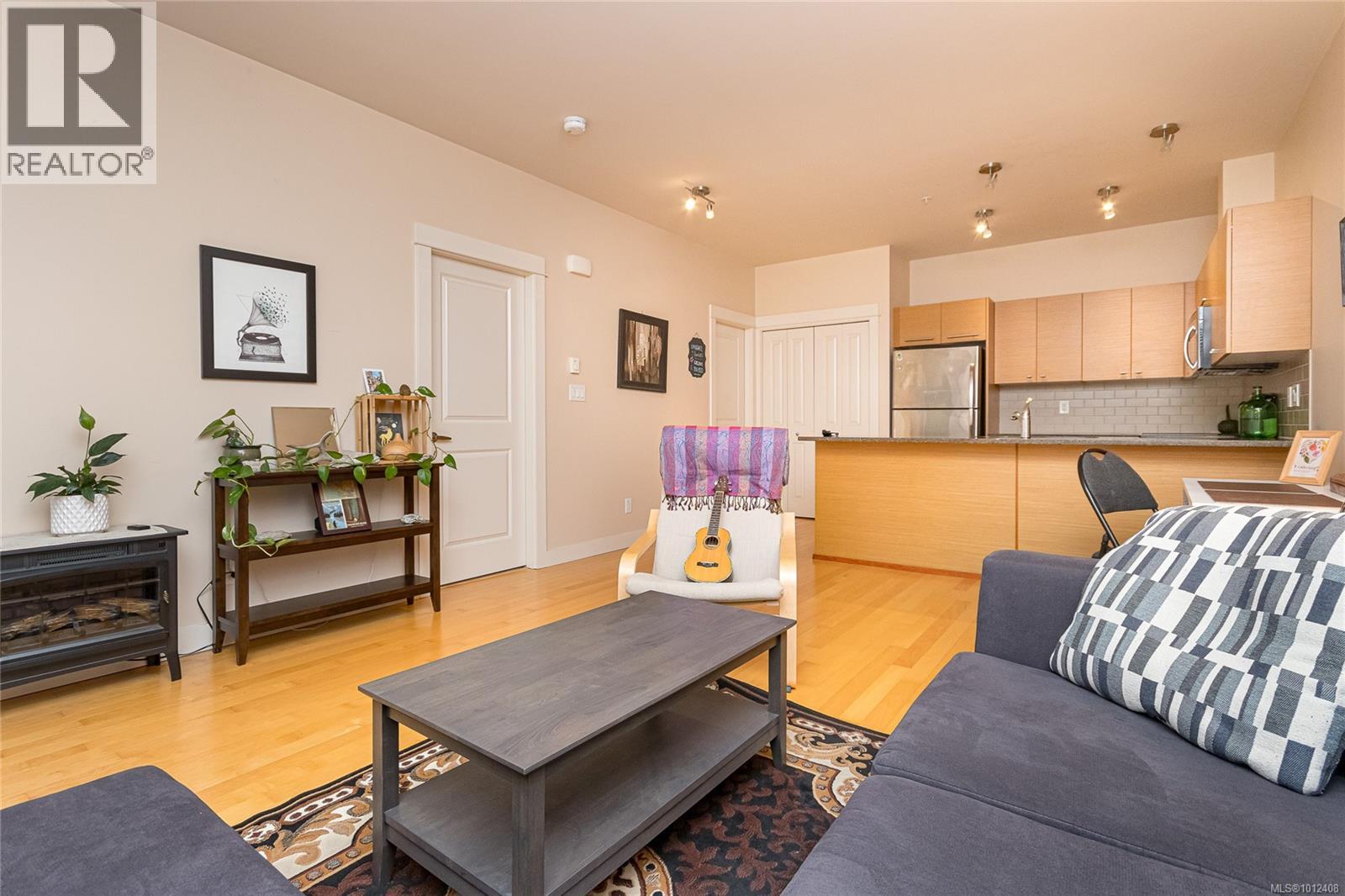 112 1315 Esquimalt Rd, Esquimalt