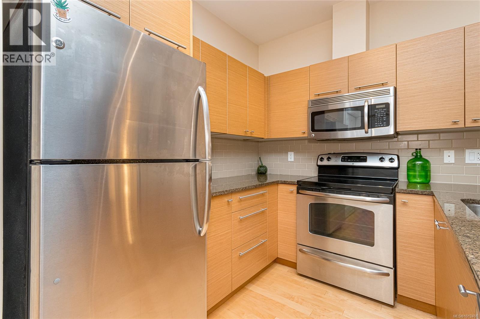112 1315 Esquimalt Rd, Esquimalt