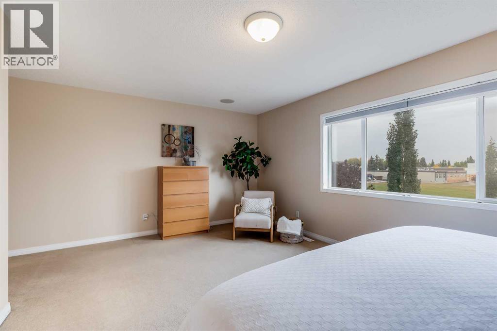 Single Family House for Sale in  Chapman Road SE Chaparral Calgary 