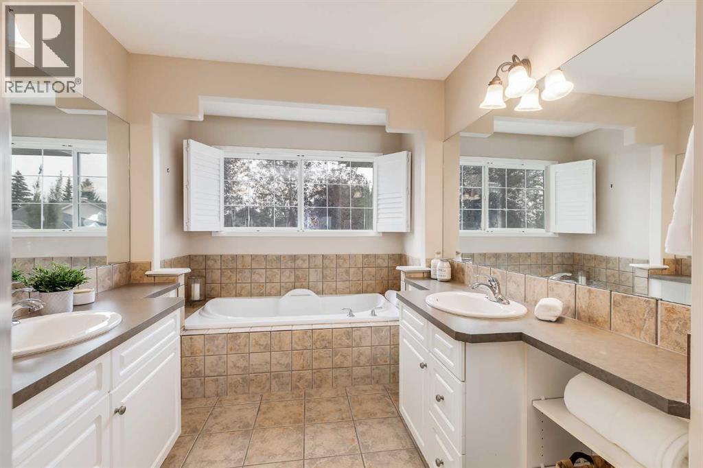 Single Family House for Sale in  Chapman Road SE Chaparral Calgary 