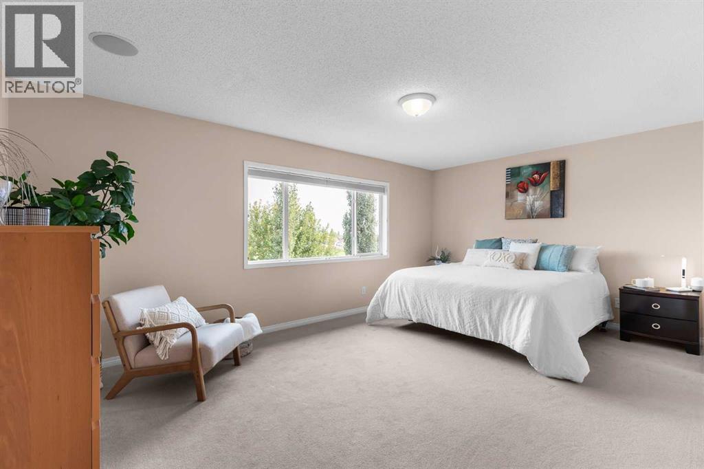 Single Family House for Sale in  Chapman Road SE Chaparral Calgary 
