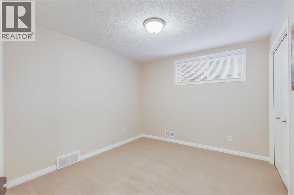 Single Family House for Sale in  Chapman Road SE Chaparral Calgary 