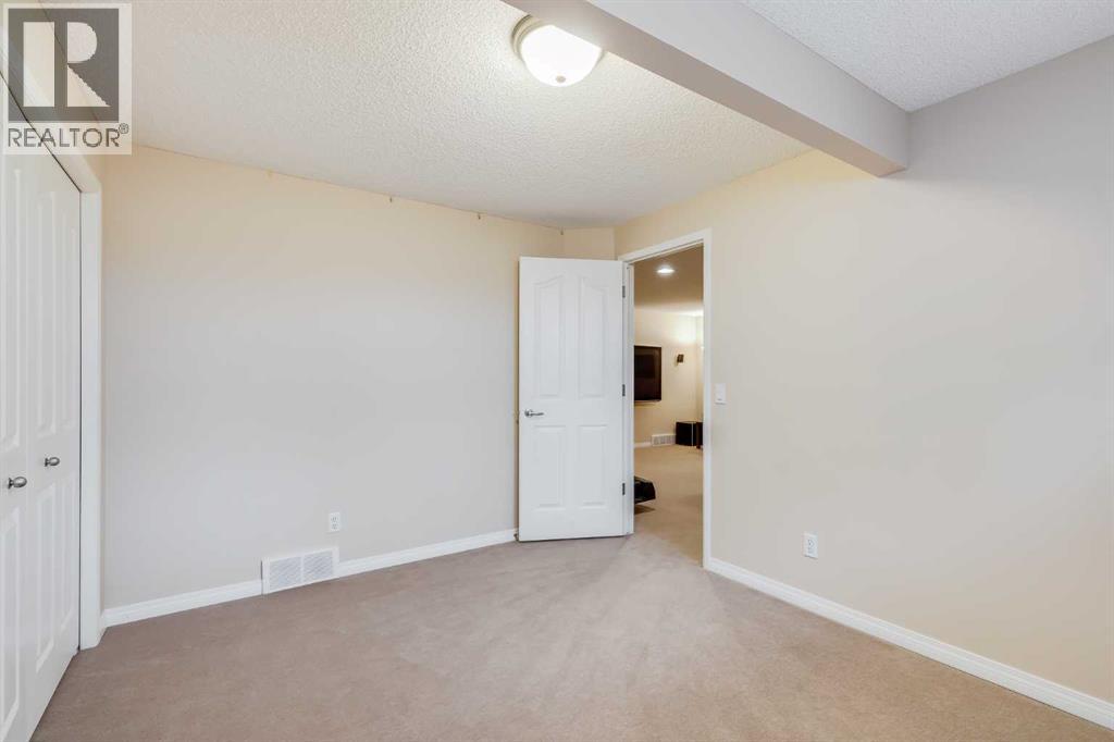 Single Family House for Sale in  Chapman Road SE Chaparral Calgary 