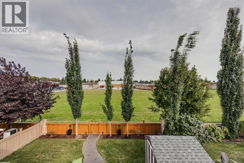 Single Family House for Sale in  Chapman Road SE Chaparral Calgary 