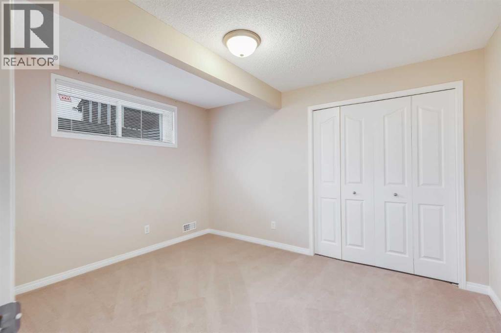 Single Family House for Sale in  Chapman Road SE Chaparral Calgary 