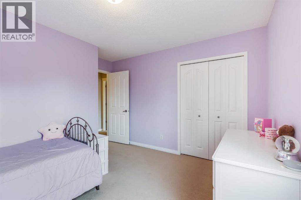 Single Family House for Sale in  Chapman Road SE Chaparral Calgary 