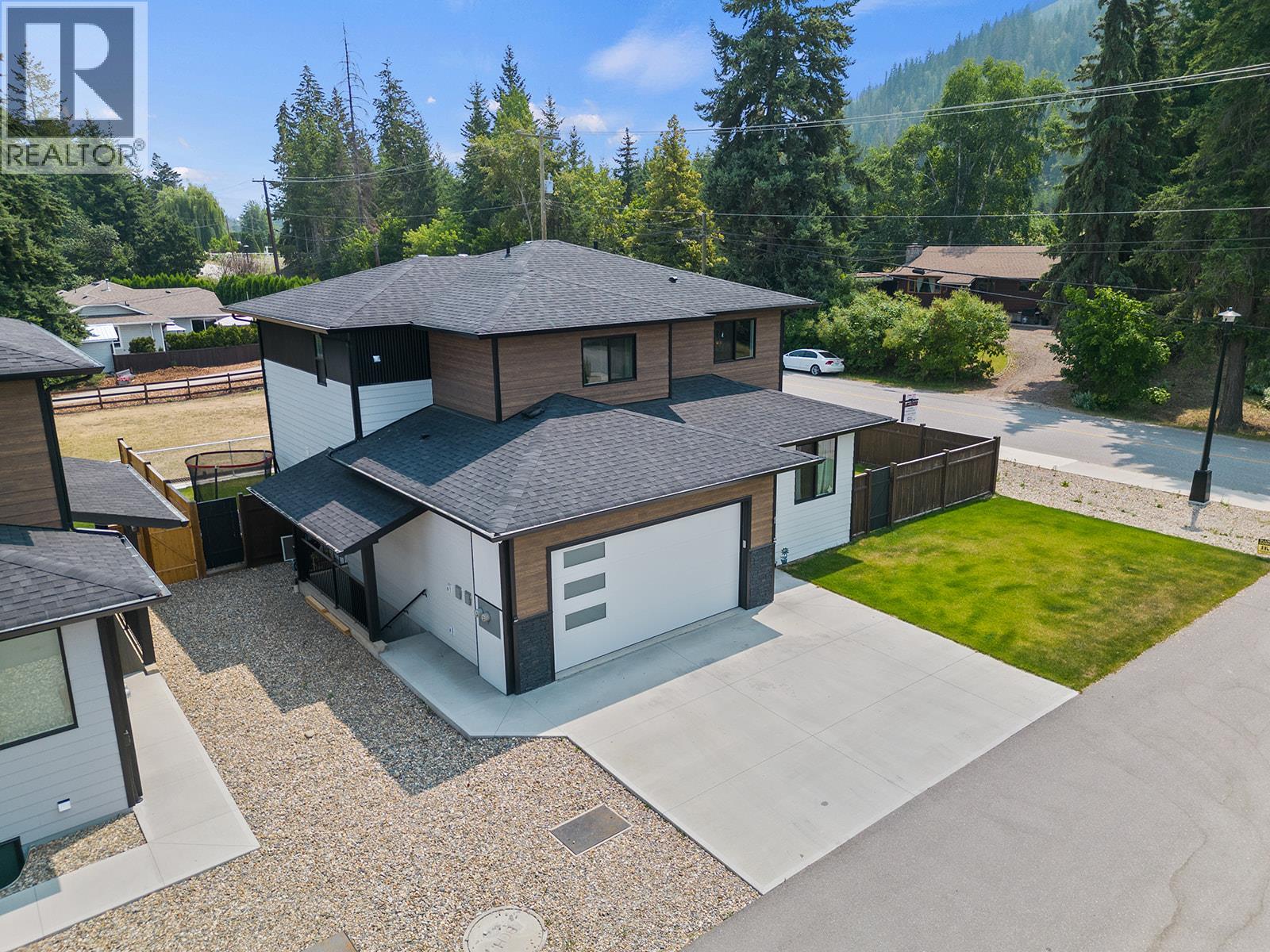 1 1441 20 Avenue Southeast, Salmon Arm