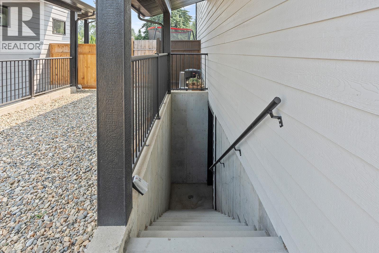 1 1441 20 Avenue Southeast, Salmon Arm