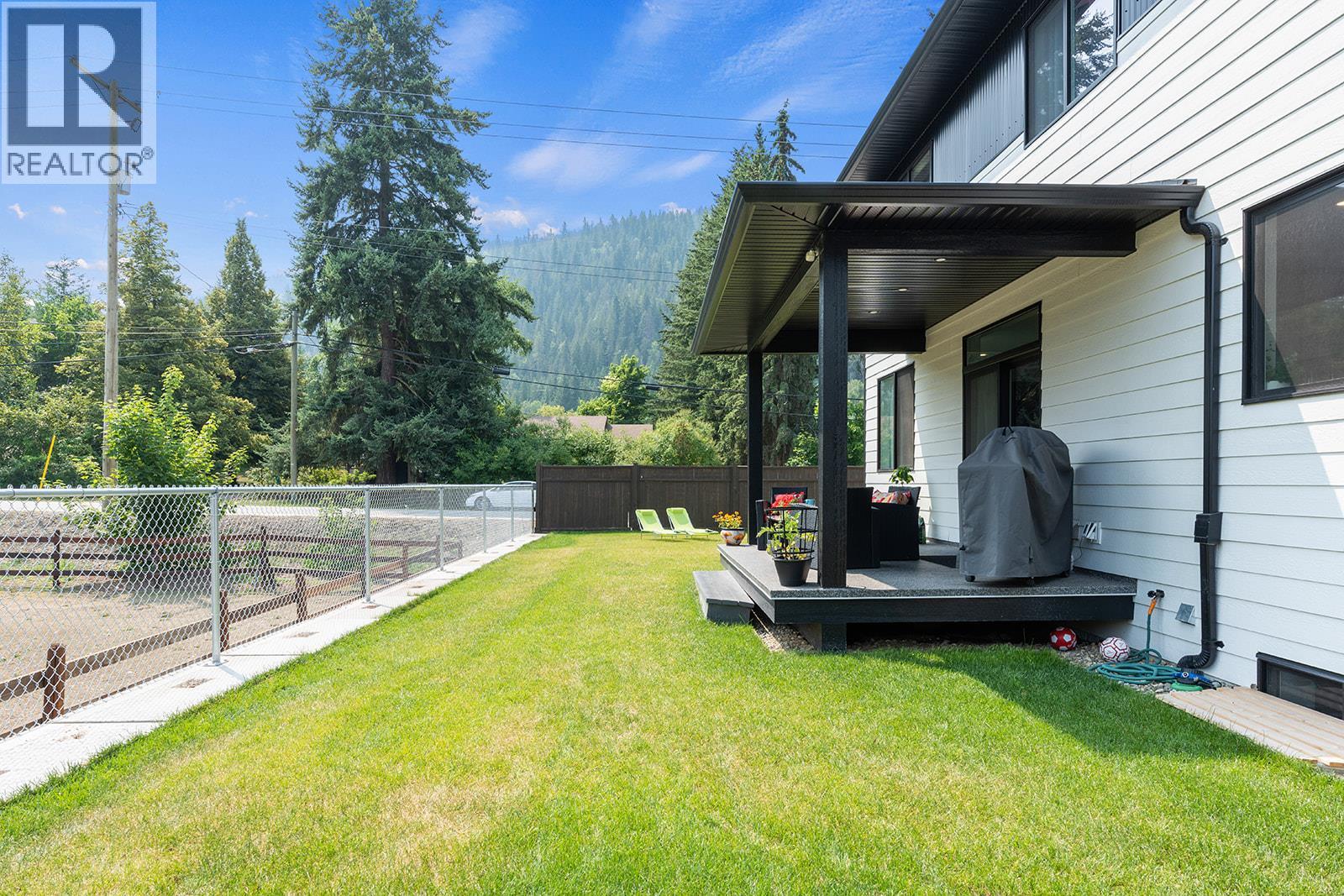 1 1441 20 Avenue Southeast, Salmon Arm