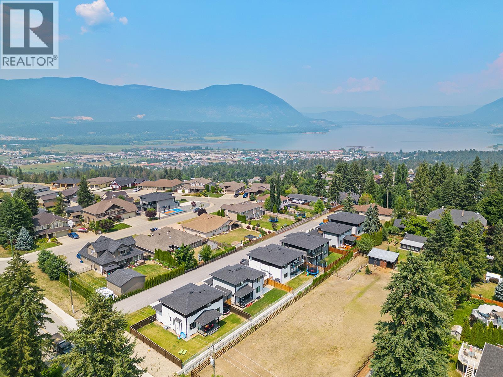 1 1441 20 Avenue Southeast, Salmon Arm