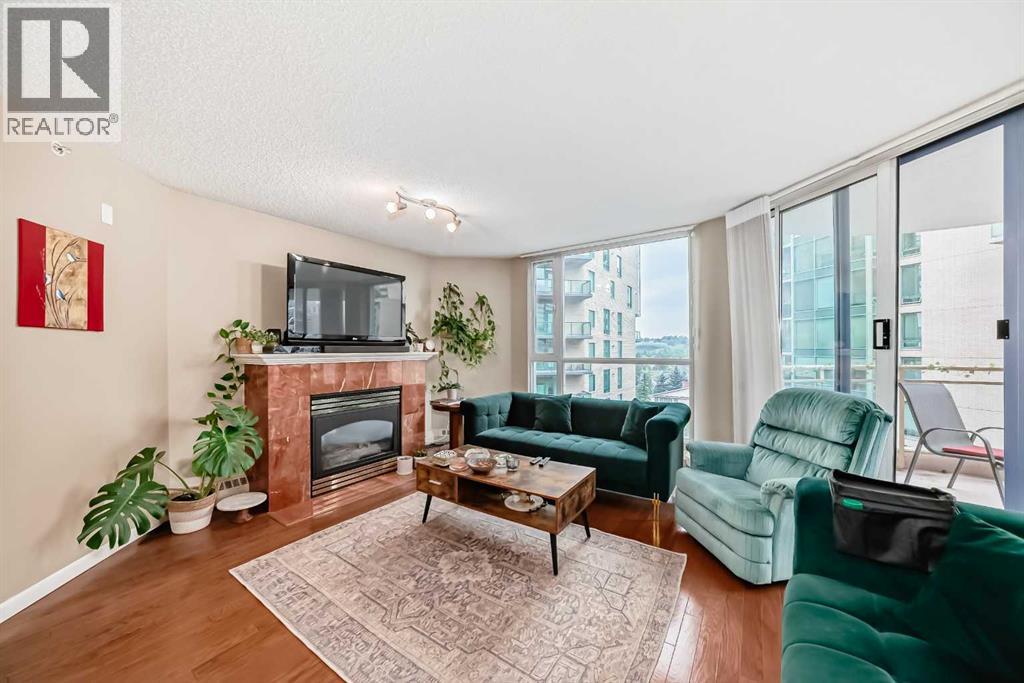 Single Family House for Sale in    Avenue SW Eau Claire Calgary 