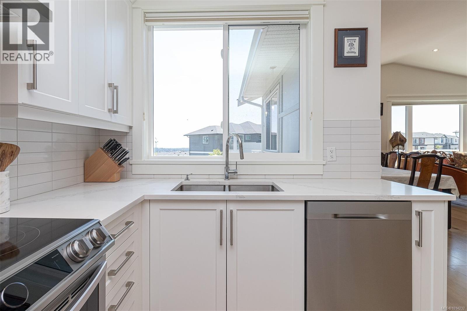  2406 Azurite Crescent, Langford