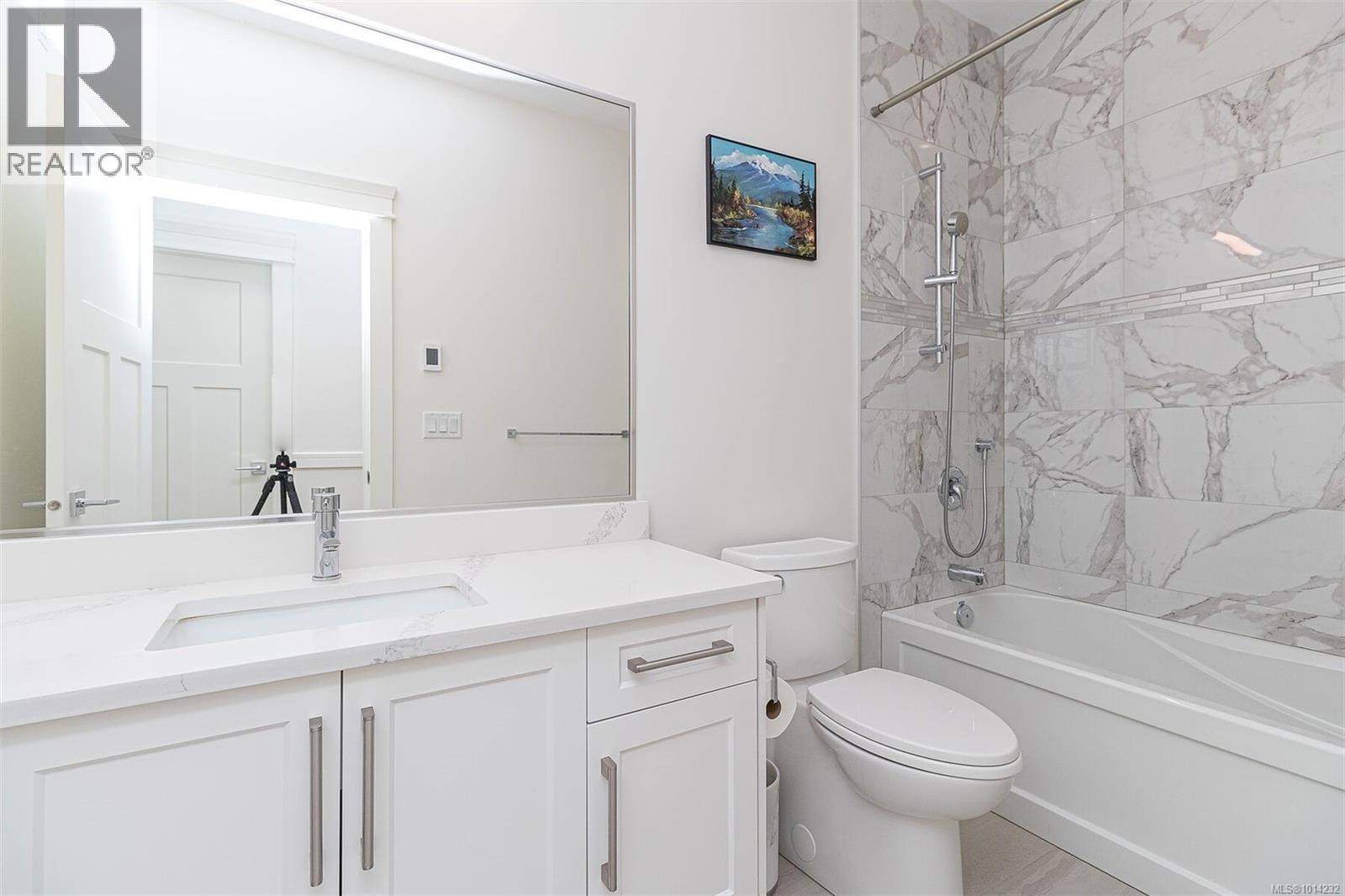  2406 Azurite Crescent, Langford
