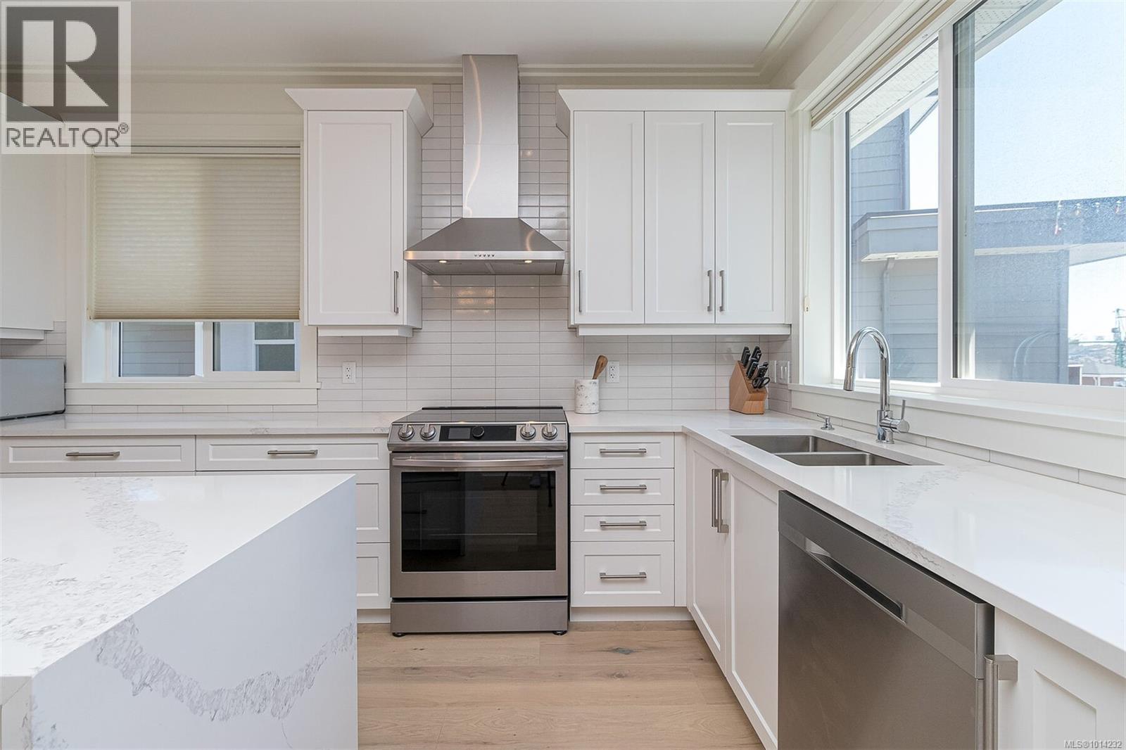  2406 Azurite Crescent, Langford