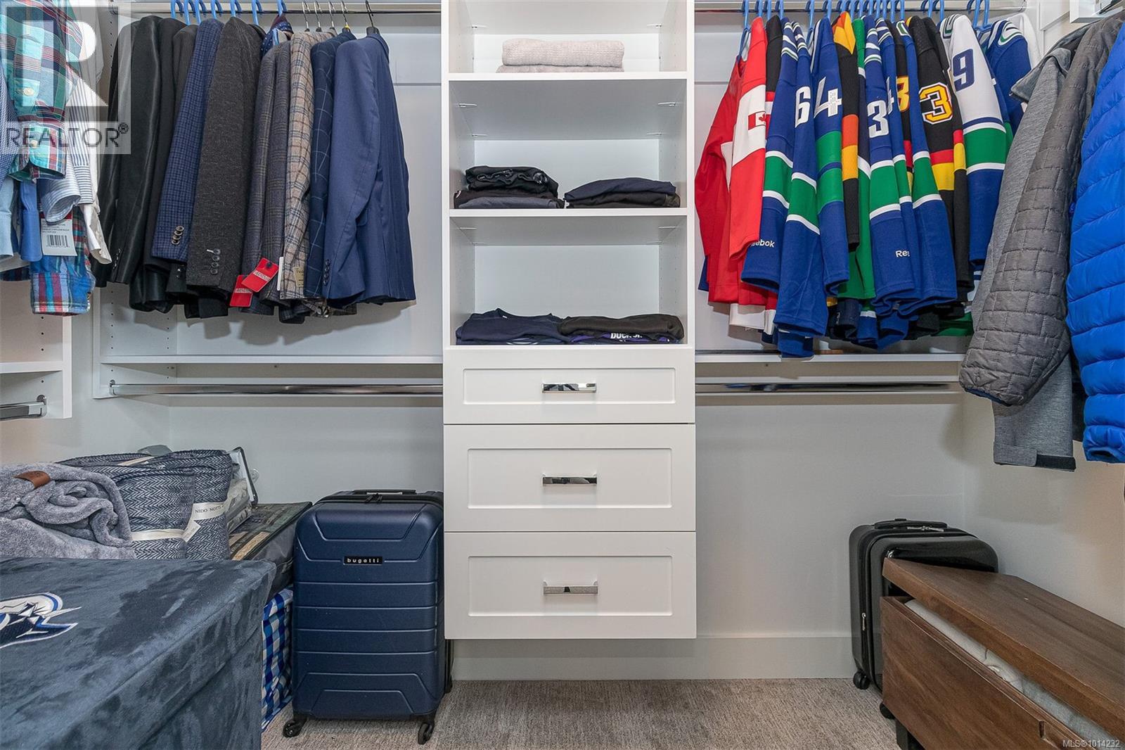  2406 Azurite Crescent, Langford