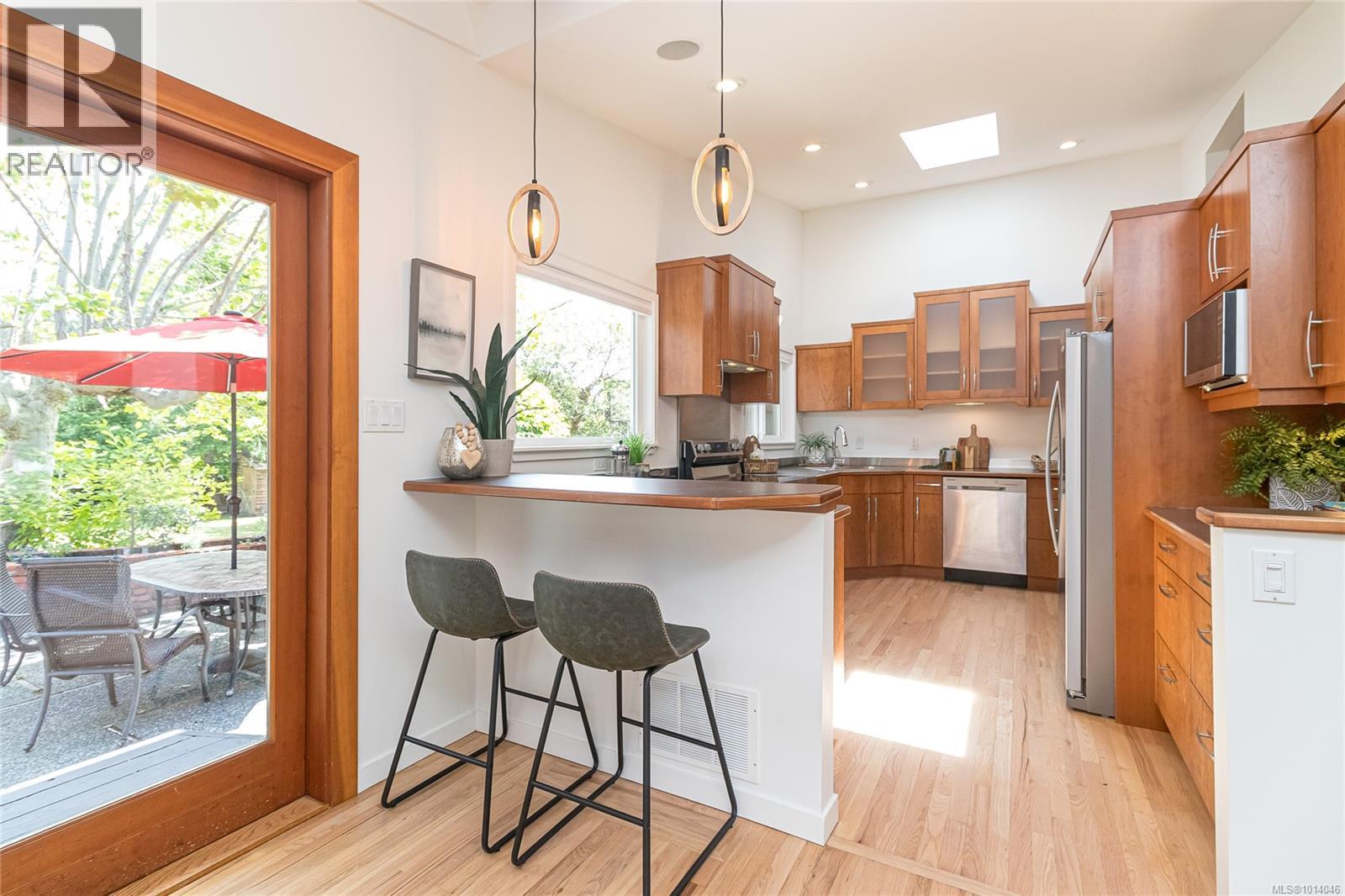 3515 Cardiff Pl, Oak Bay