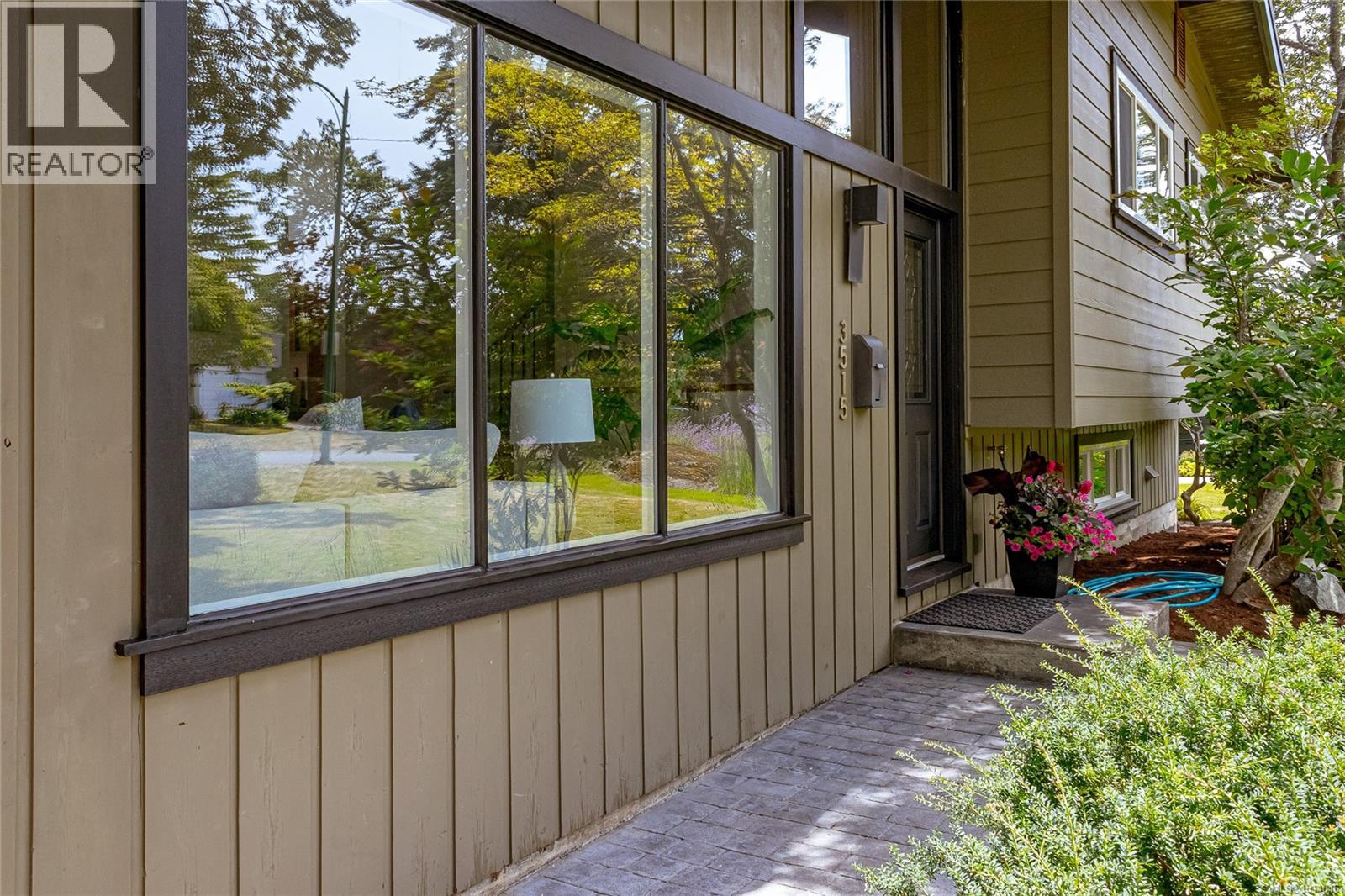 3515 Cardiff Pl, Oak Bay