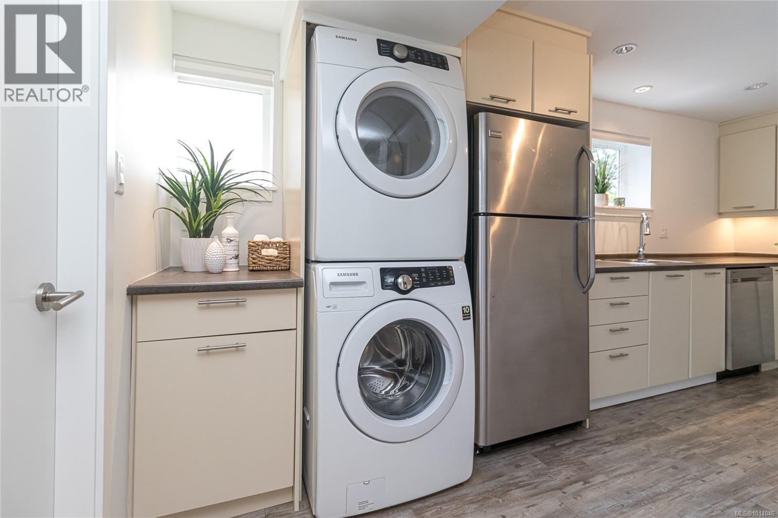 3515 Cardiff Pl, Oak Bay