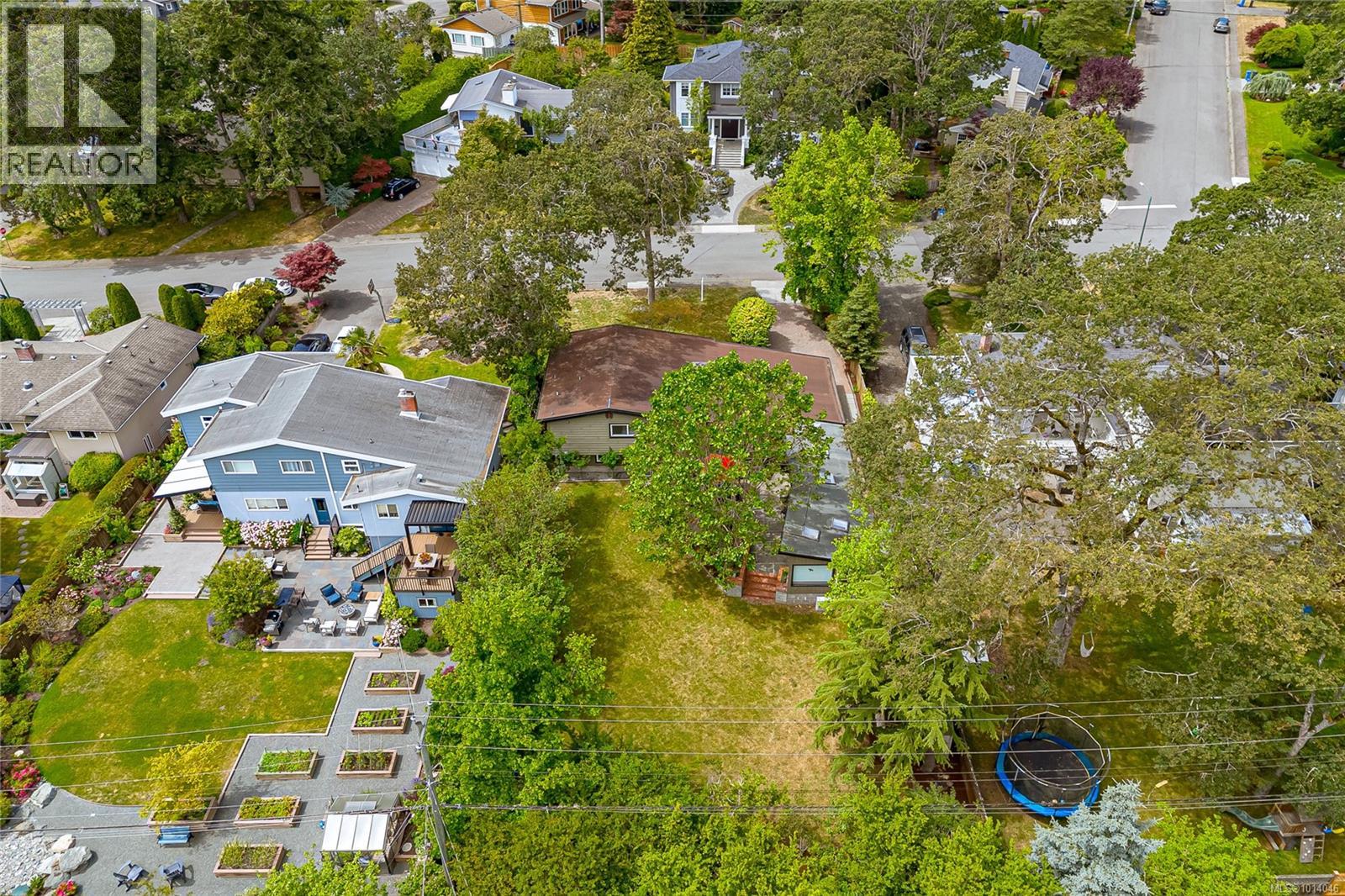 3515 Cardiff Pl, Oak Bay